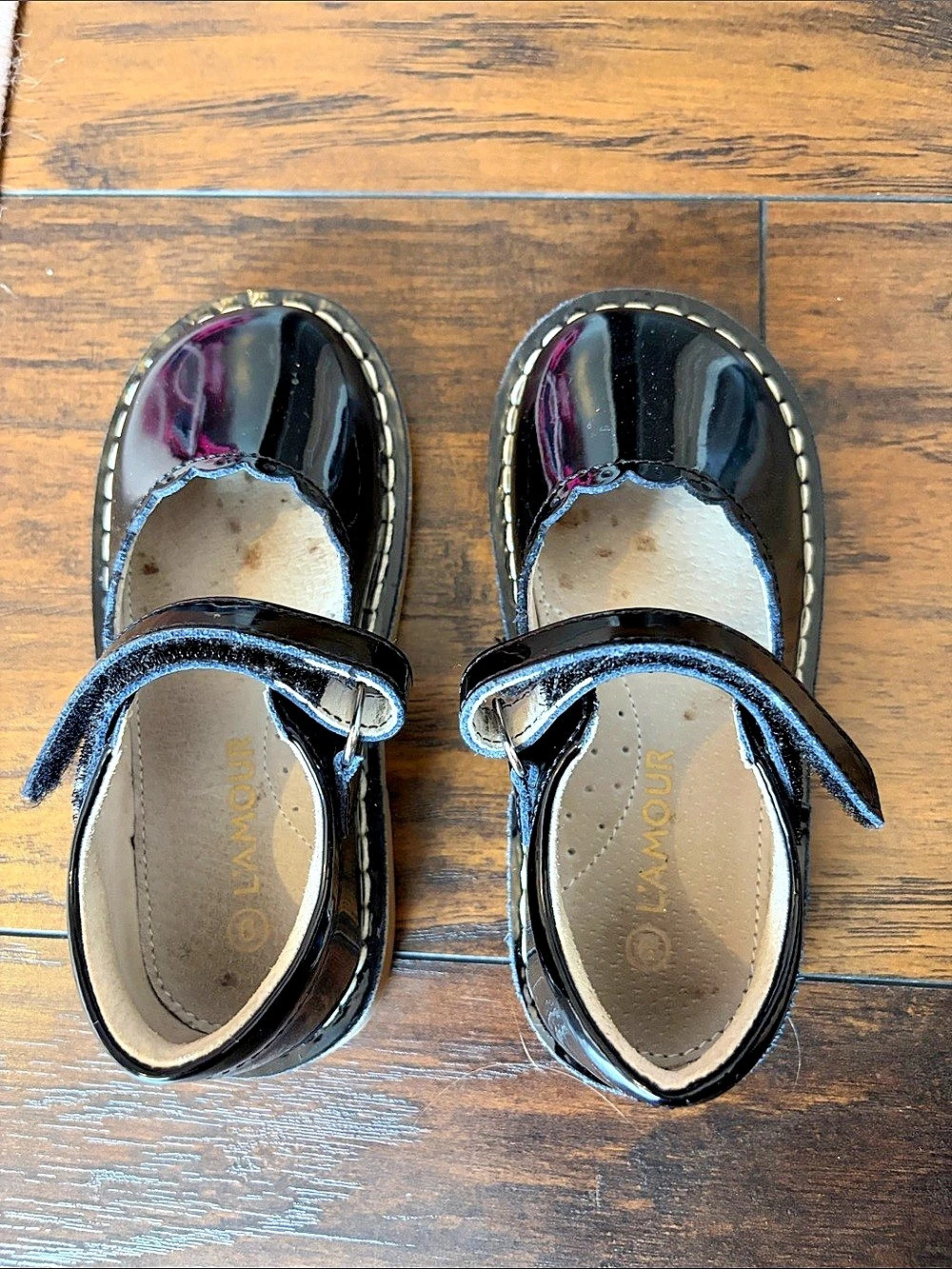 L'Amour Caitlin Scalloped Patent Mary Jane Black 
Outside is like new. Inside is